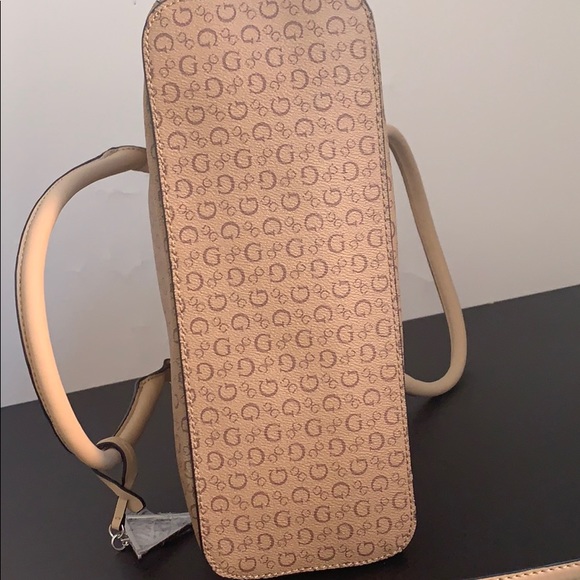 Brand New Guess Logo Handbag with Crossbody Strap - Picture 6 of 6